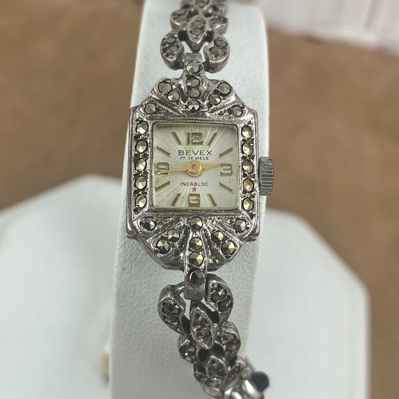 Vintage 1940-1950\'s Bevex Ladies Watch Swiss Made With Marcasite Gems main image 8